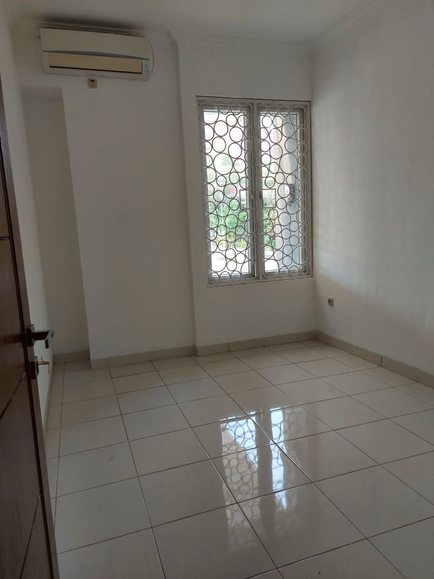 Rumah second Kawasan Citra Grand Cibubur fasilitas lengkap