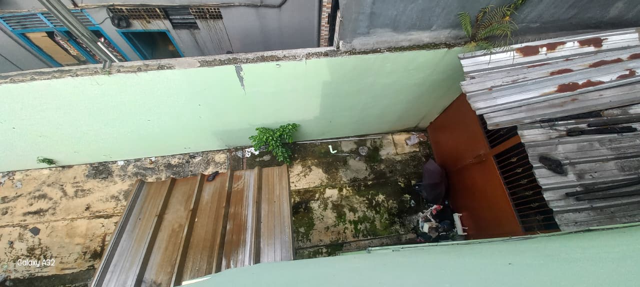 Rumah Super Strategis Pinggir Jalan Raya Area Karet, 750 Meter k