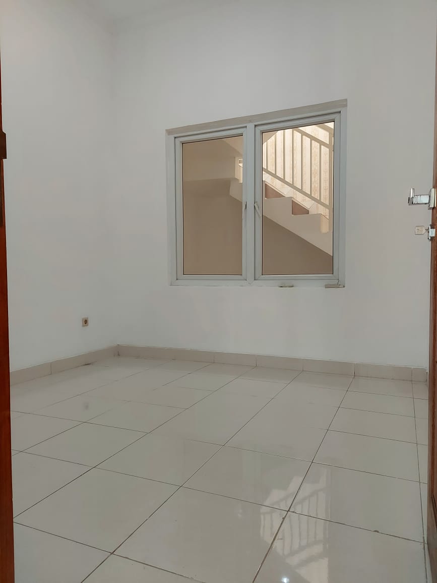 Rumah second Kawasan Citra Grand Cibubur fasilitas lengkap