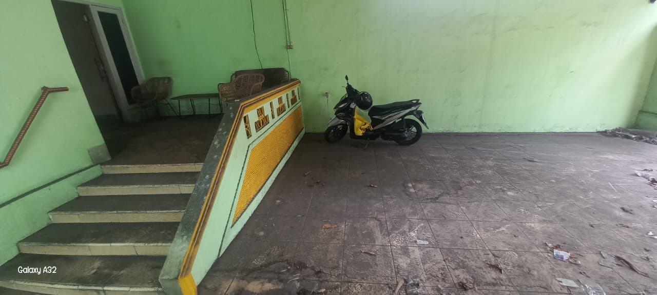 Rumah Super Strategis Pinggir Jalan Raya Area Karet, 750 Meter k