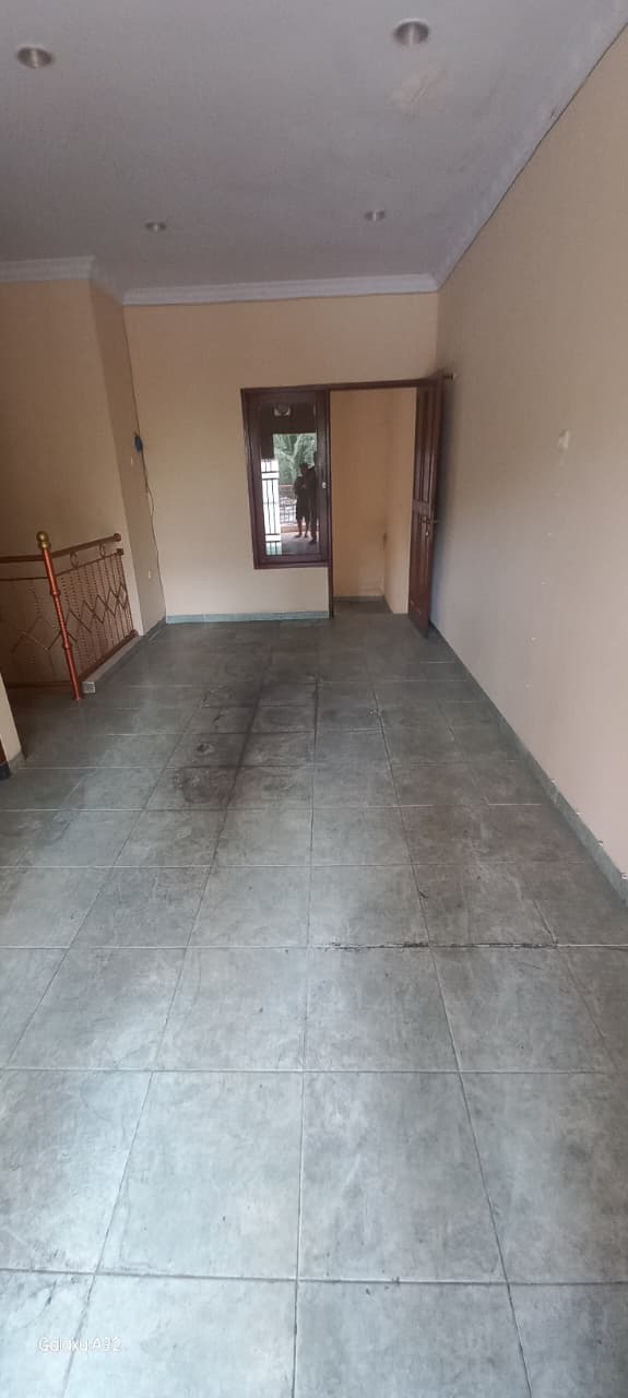 Rumah Super Strategis Pinggir Jalan Raya Area Karet, 750 Meter k