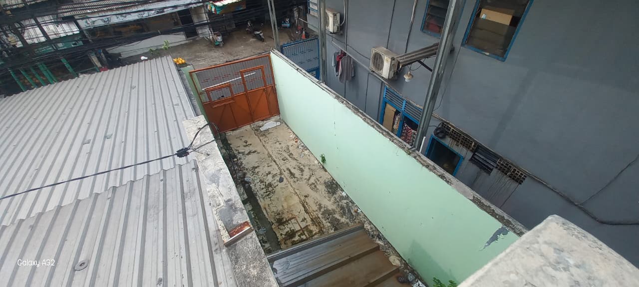 Rumah Super Strategis Pinggir Jalan Raya Area Karet, 750 Meter k