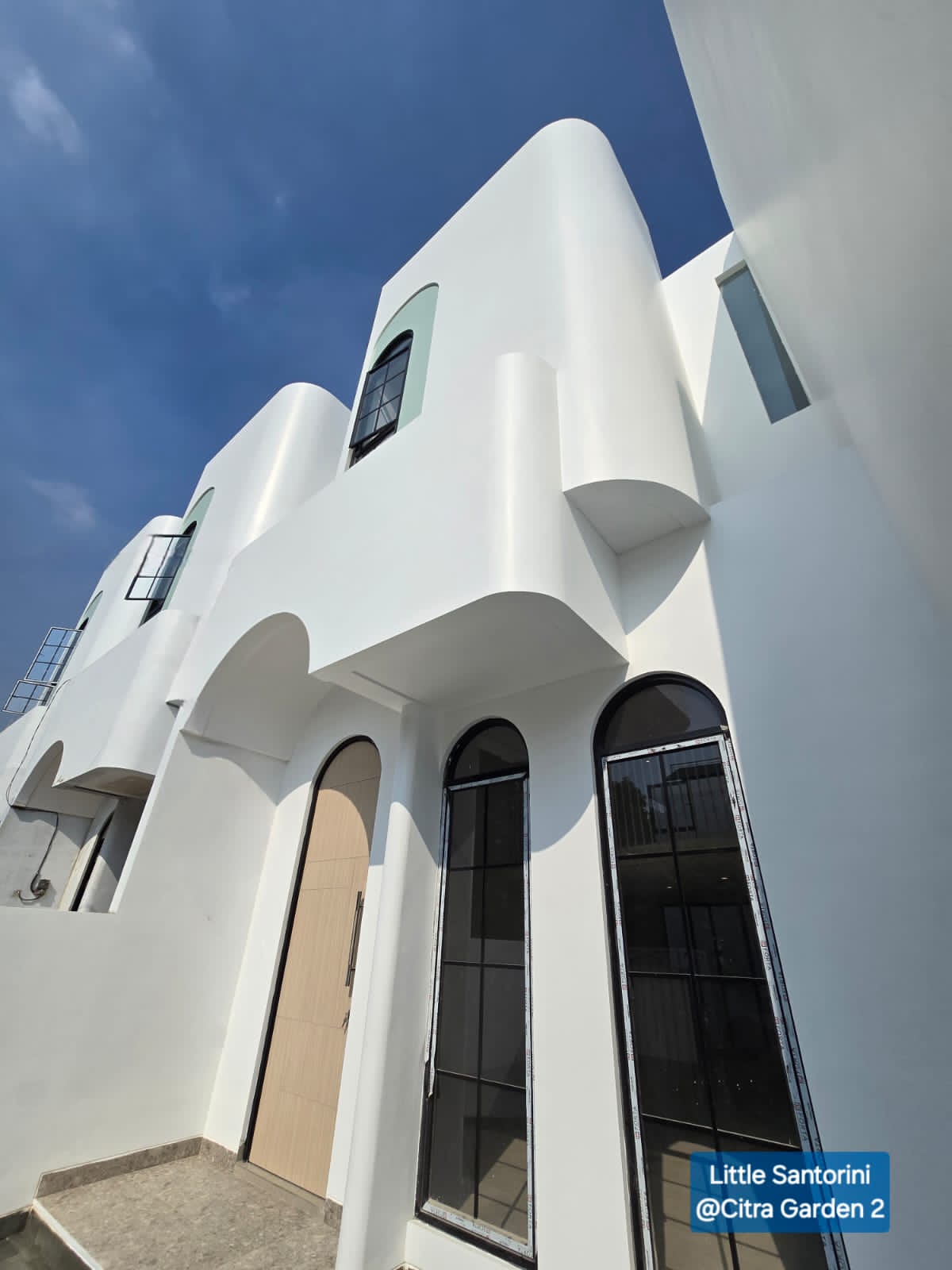 Turun Harga, Dijual Cepat Rumah di Little Santorini, JakBar