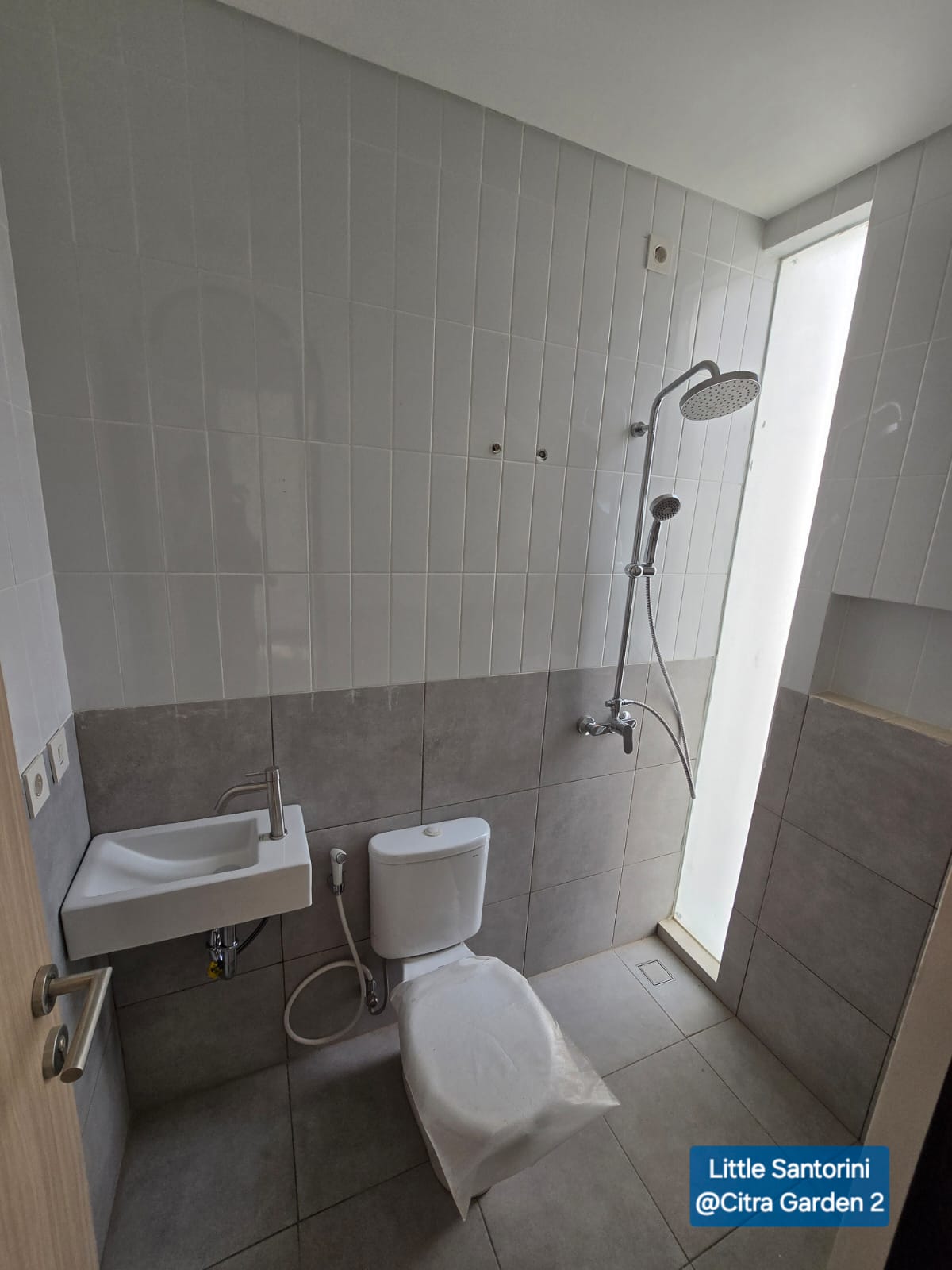 Turun Harga, Dijual Cepat Rumah di Little Santorini, JakBar