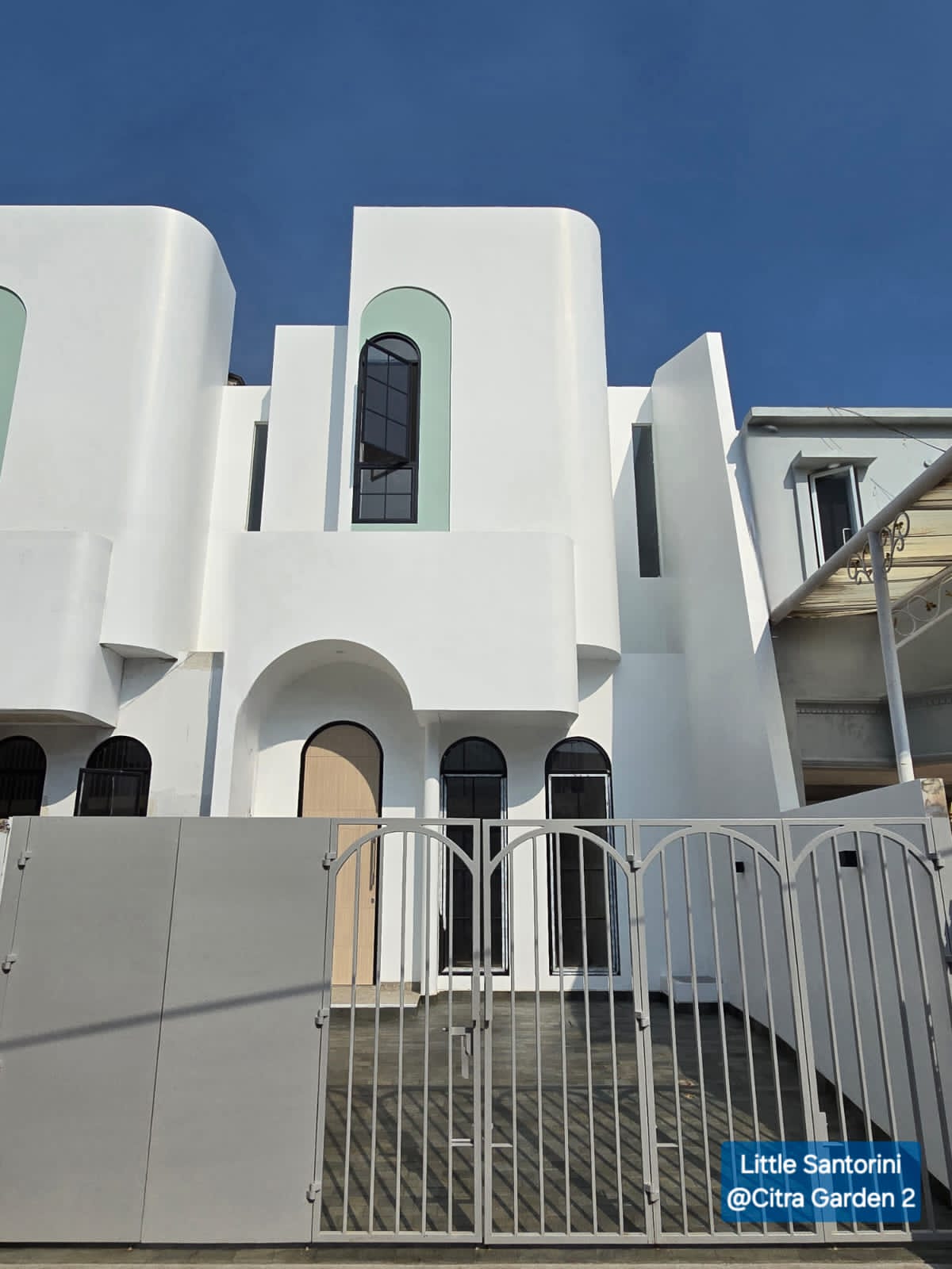 Turun Harga, Dijual Cepat Rumah di Little Santorini, JakBar