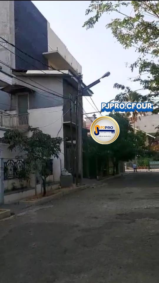 Dijual Rumah Kantor Gudang Pabrik 4 Lantai SHM di Harapan Indah