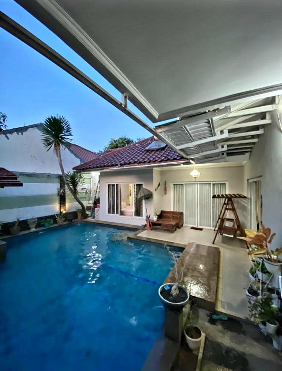 Jual rumah nyaman strategis dan elegan di Pringondani, Cimanggis