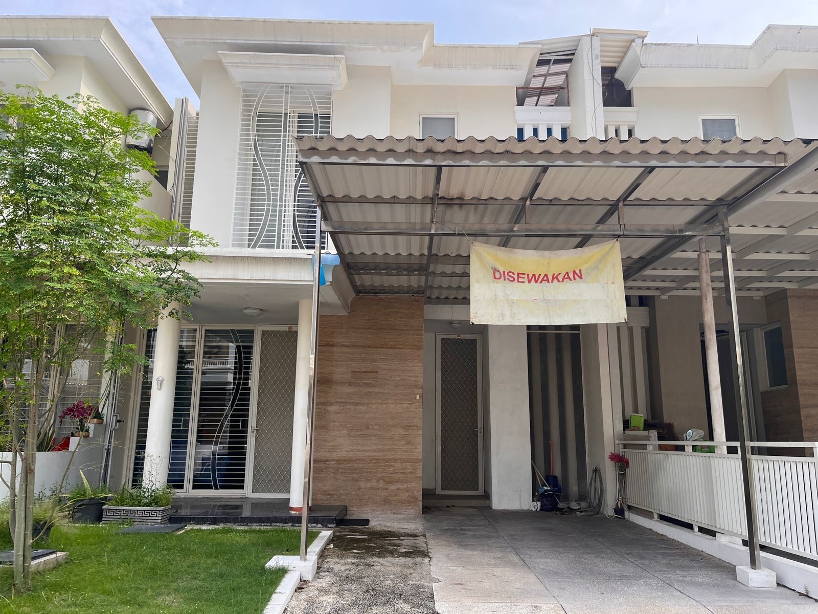 rumah disewakan pakuwon city surabaya