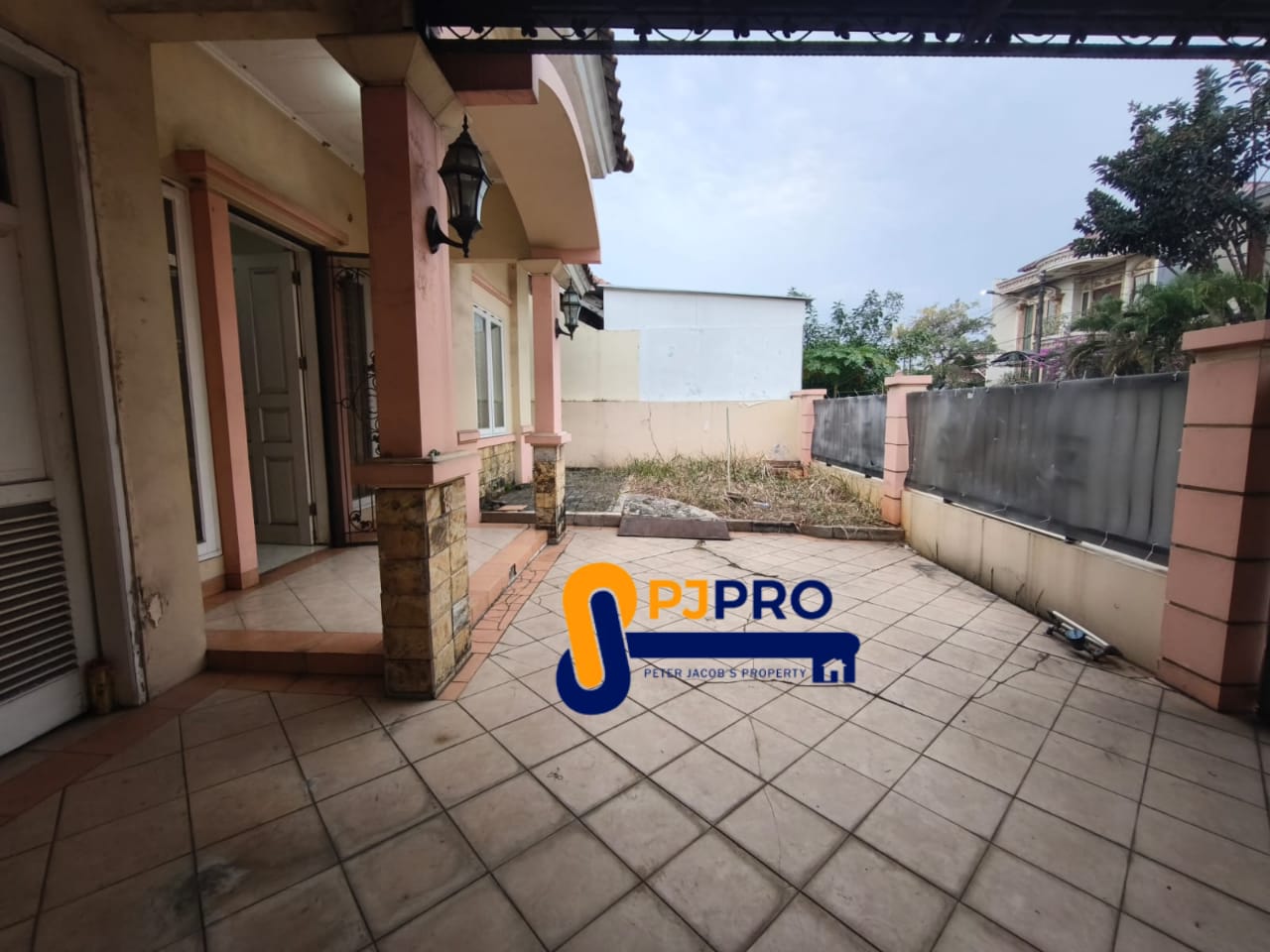 Dijual Rumah Bagus Besar di Bulevar Harapan Indah Bekasi