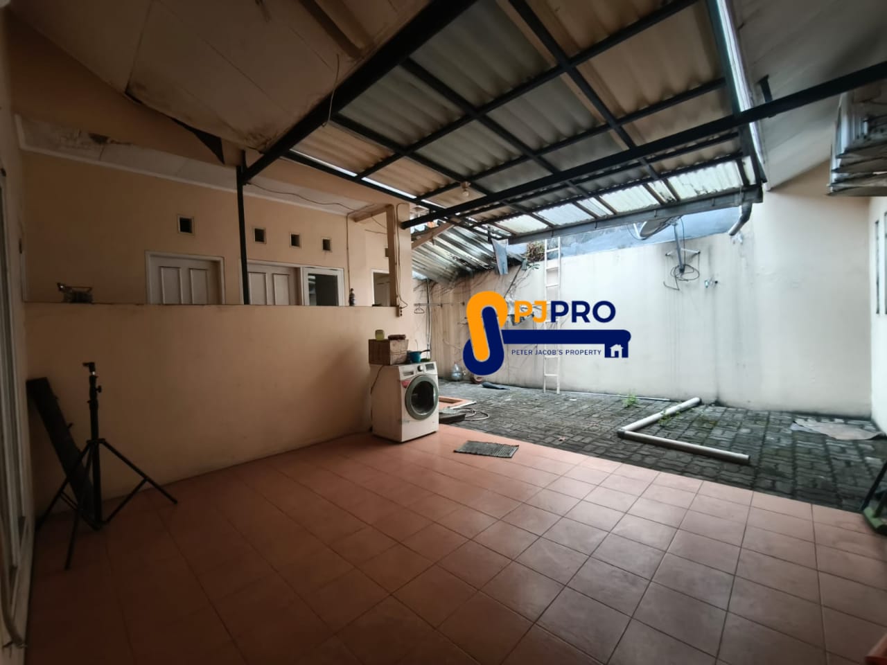 Dijual Rumah Bagus Besar di Bulevar Harapan Indah Bekasi