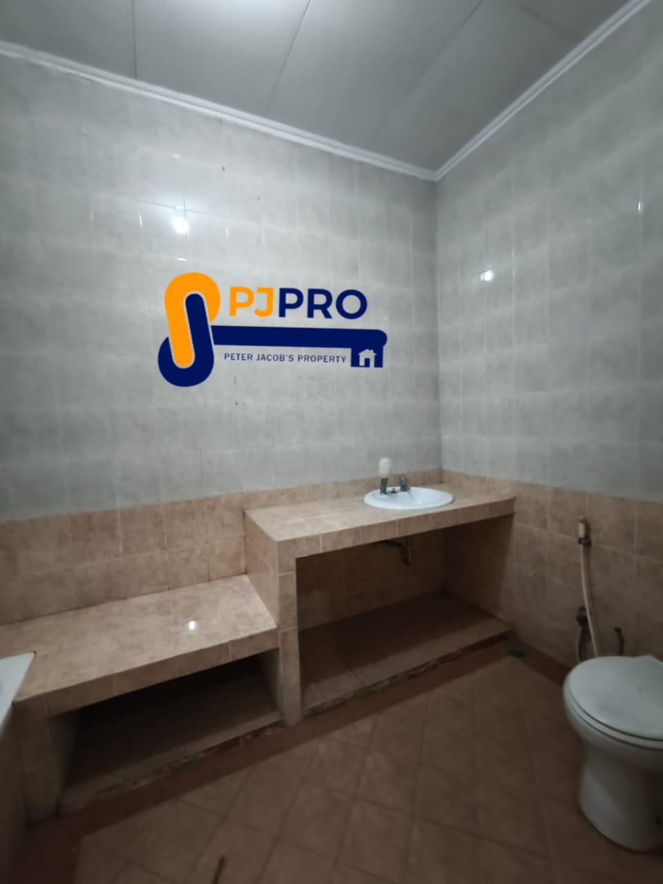 Dijual Rumah Bagus Besar di Bulevar Harapan Indah Bekasi