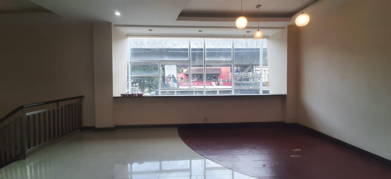 Jual ruko lokasi prime dan strategis di Wolter Mongsidi 77