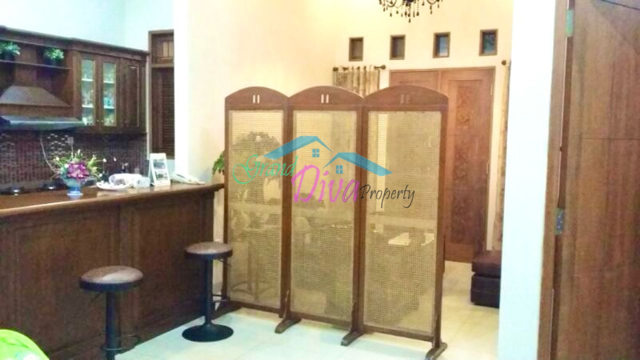 RUMAH DI JALAN Dr. RATNA PERUMAHAN TAMAN PERMATA CIKUNIR