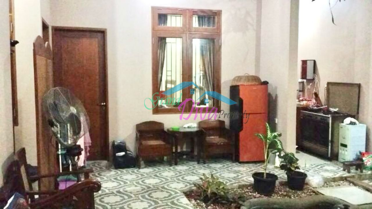 RUMAH DI JALAN Dr. RATNA PERUMAHAN TAMAN PERMATA CIKUNIR
