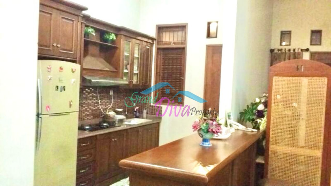 RUMAH DI JALAN Dr. RATNA PERUMAHAN TAMAN PERMATA CIKUNIR