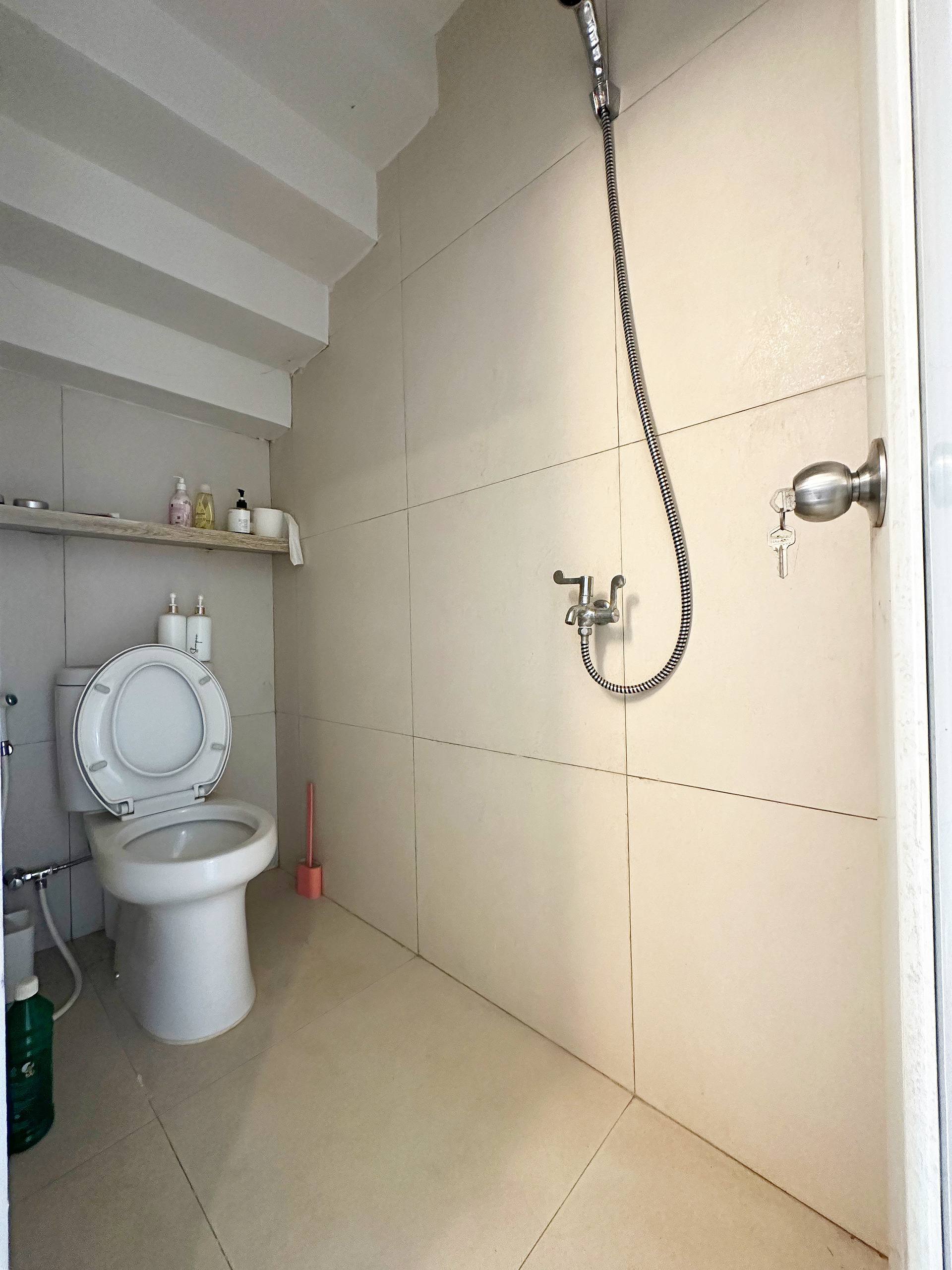 Rumah second hook dekat tol Setu Cipayung Jakarta Timur