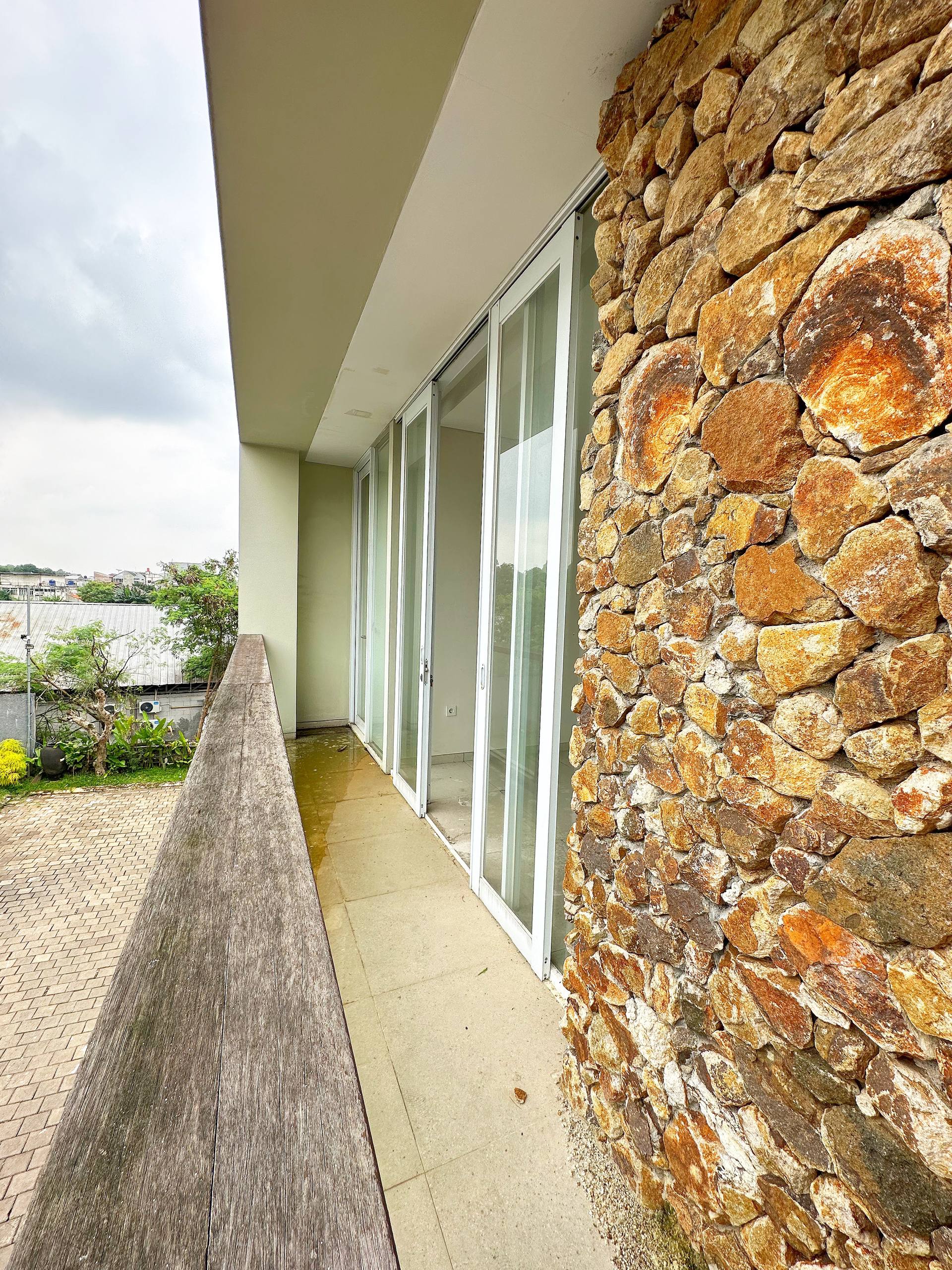 Rumah second hook dekat tol Setu Cipayung Jakarta Timur