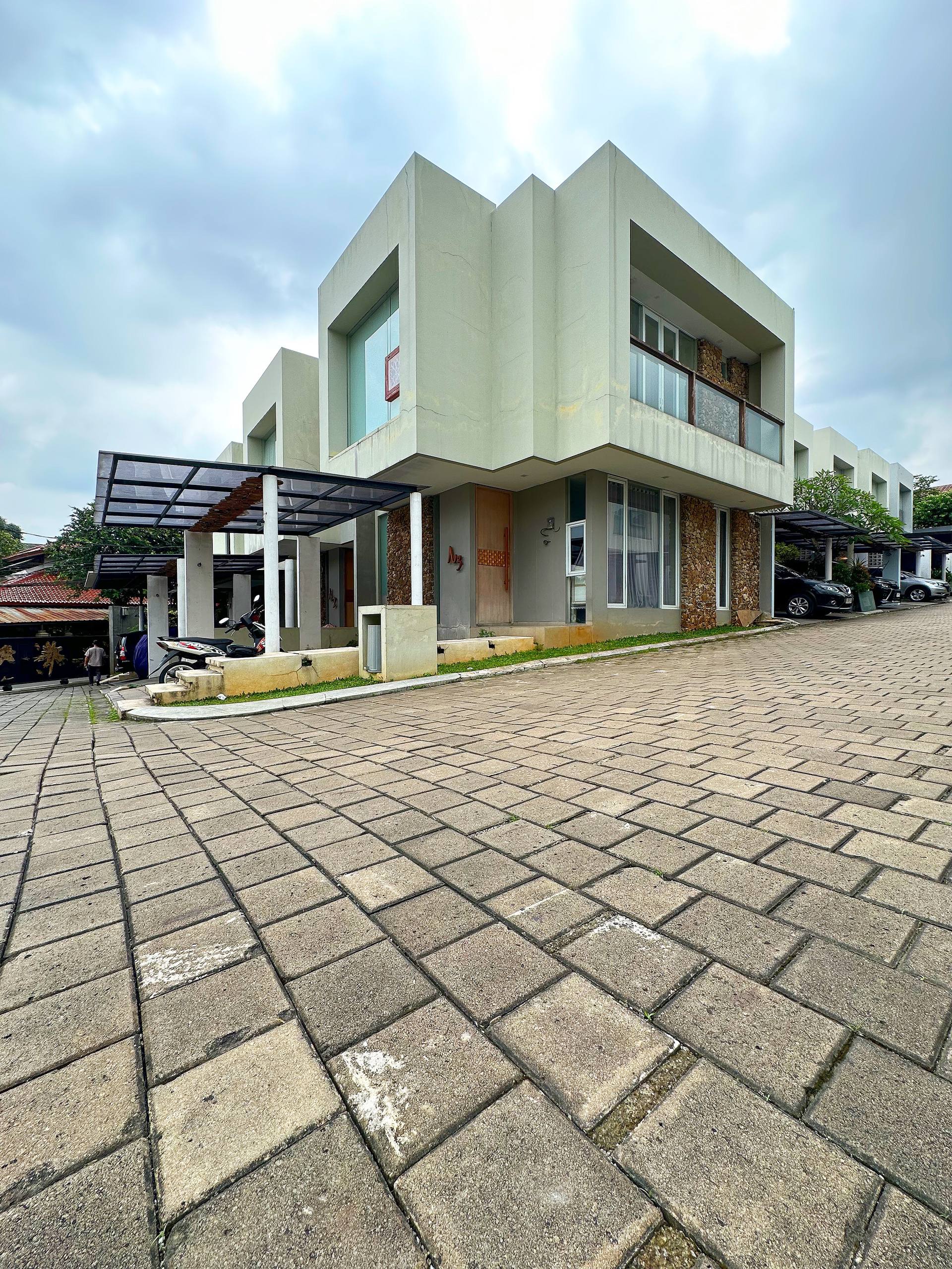 Rumah second hook dekat tol Setu Cipayung Jakarta Timur