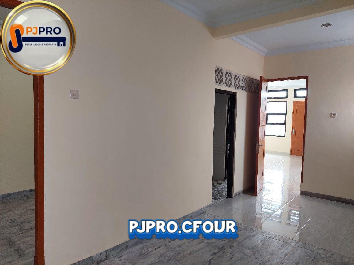 Dijual Rumah dengan Area Bebas Banjir di Taman Harapan Baru