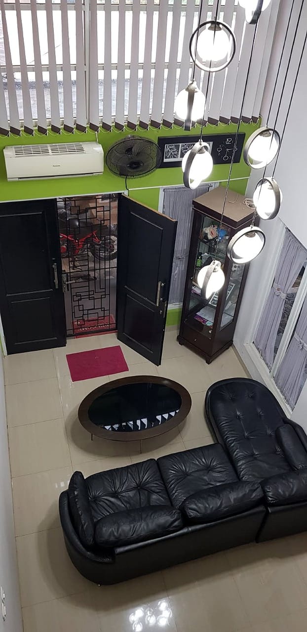 Rumah 2 lantai Huk Second dalam perumahan di Tipar Depok