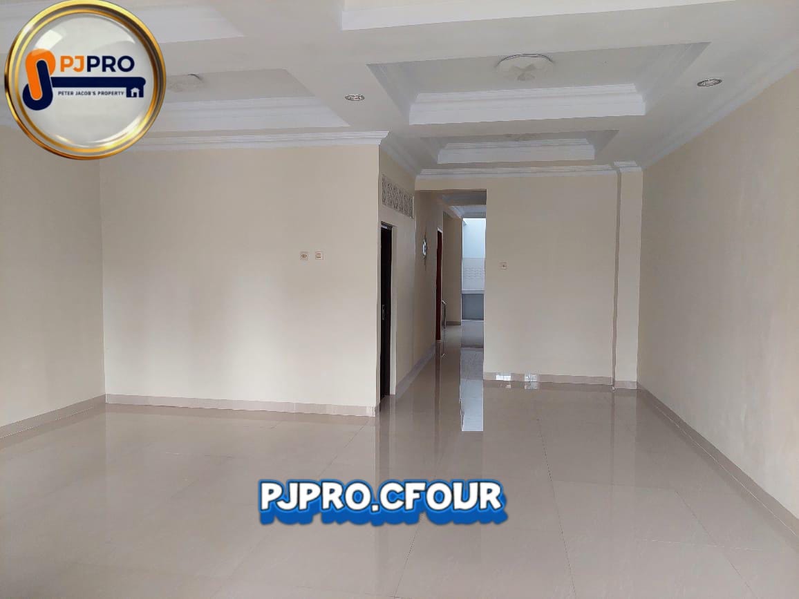 Dijual Rumah dengan Area Bebas Banjir di Taman Harapan Baru