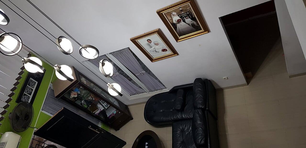 Rumah 2 lantai Huk Second dalam perumahan di Tipar Depok