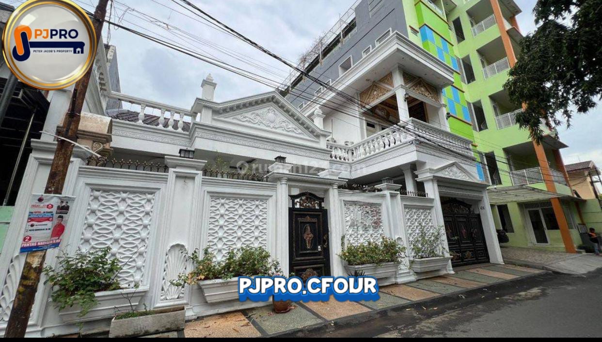 Dijual Rumah Mewah Private Kolam Renang di Duren Sawit