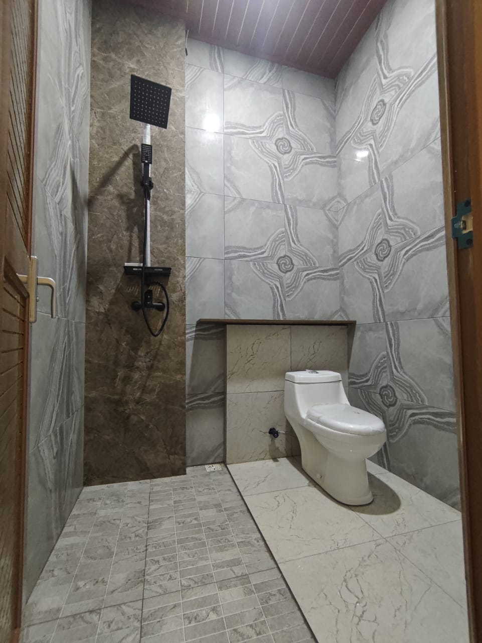 Dijual Rumah dengan Harga Murah Siap Huni di Harapan Indah Bekas