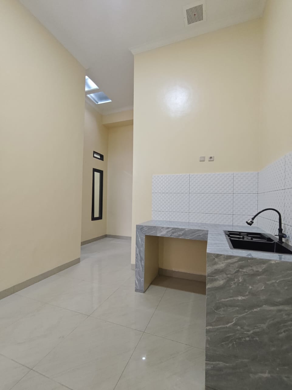 Dijual Rumah dengan Harga Murah Siap Huni di Harapan Indah Bekas