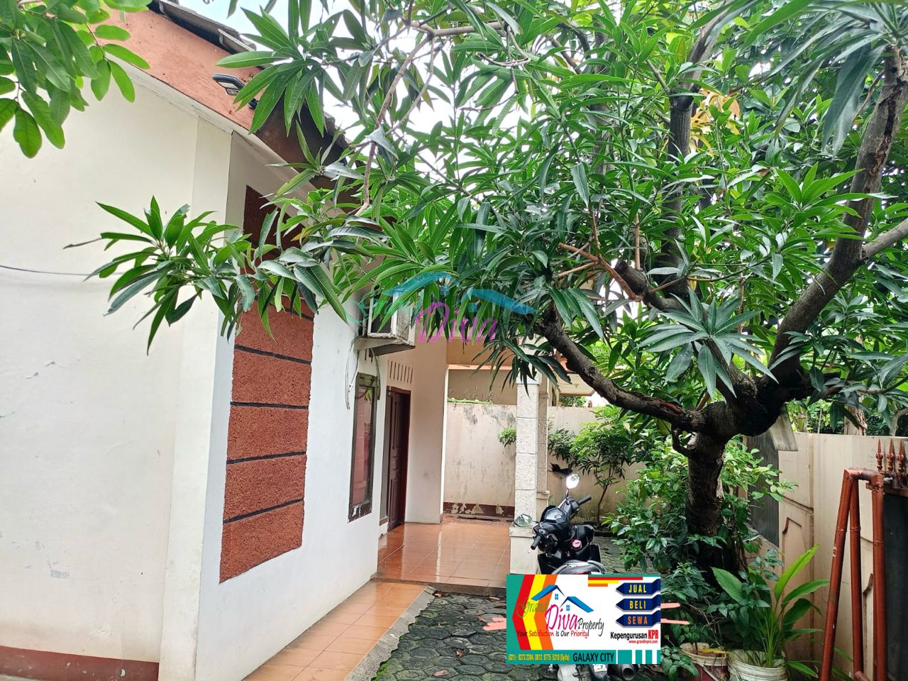 DIJUAL RUMAH POSISI HOEK DI PONDOK PEKAYON INDAH