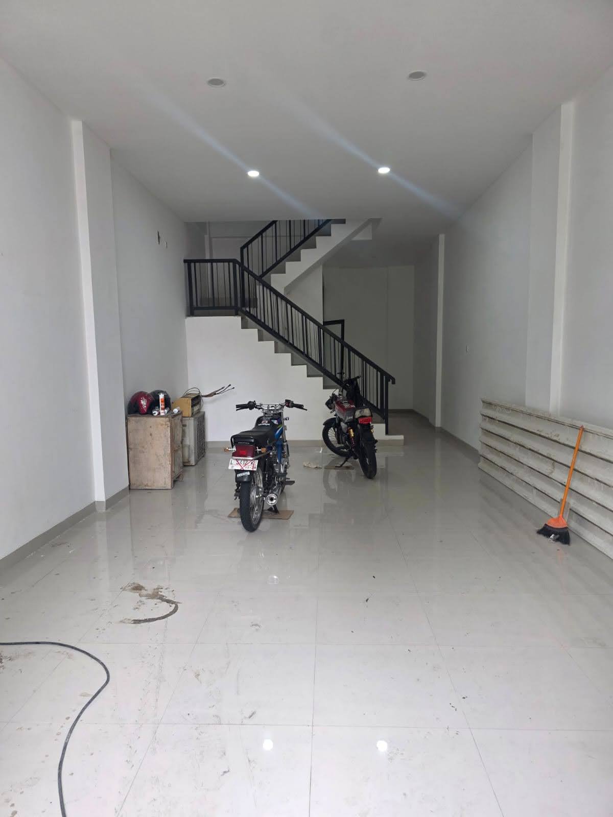 DISEWAKAN RUKO DARMO BARU BARAT, Surabaya 2 jejer, ruko 3 lt