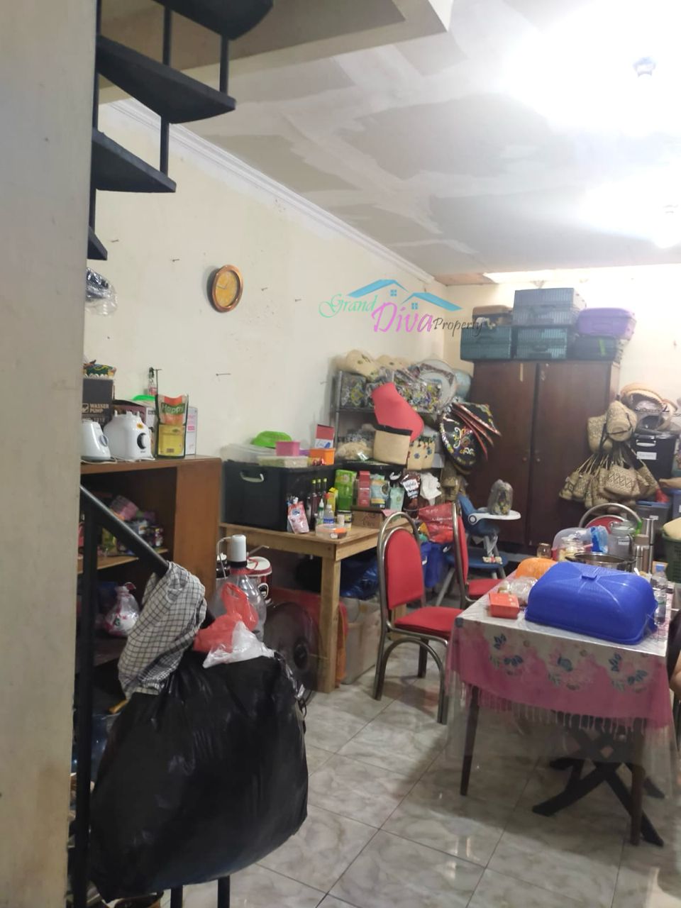 DIJUAL RUMAH POSISI HOEK DI PONDOK PEKAYON INDAH