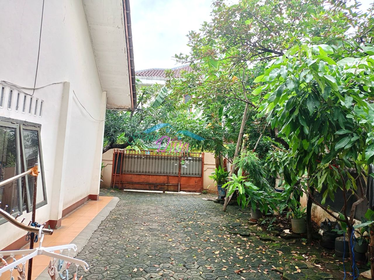 DIJUAL RUMAH POSISI HOEK DI PONDOK PEKAYON INDAH