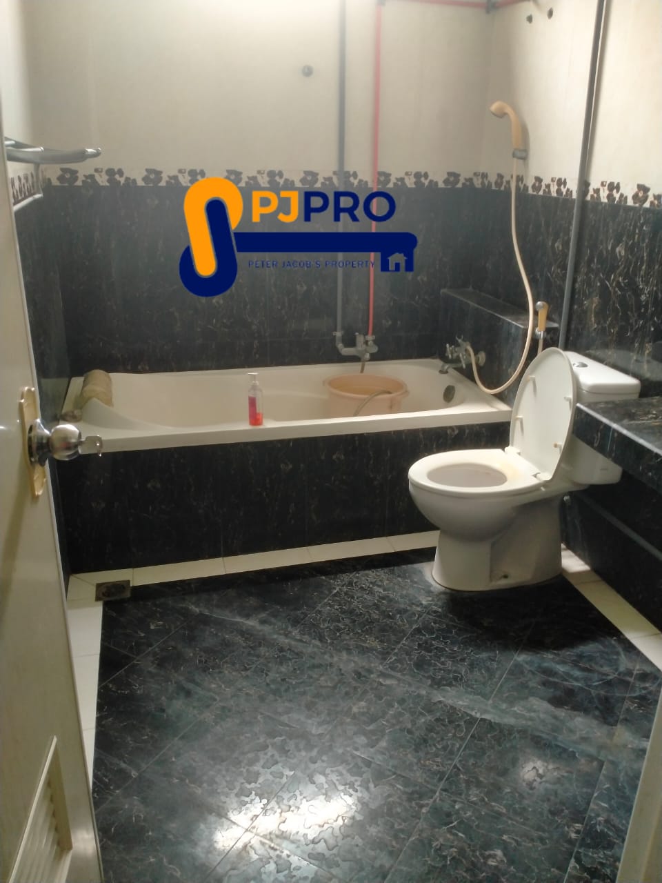 Dijual Rumah Bagus dan Luas di Cluster Harapan Indah Bekasi