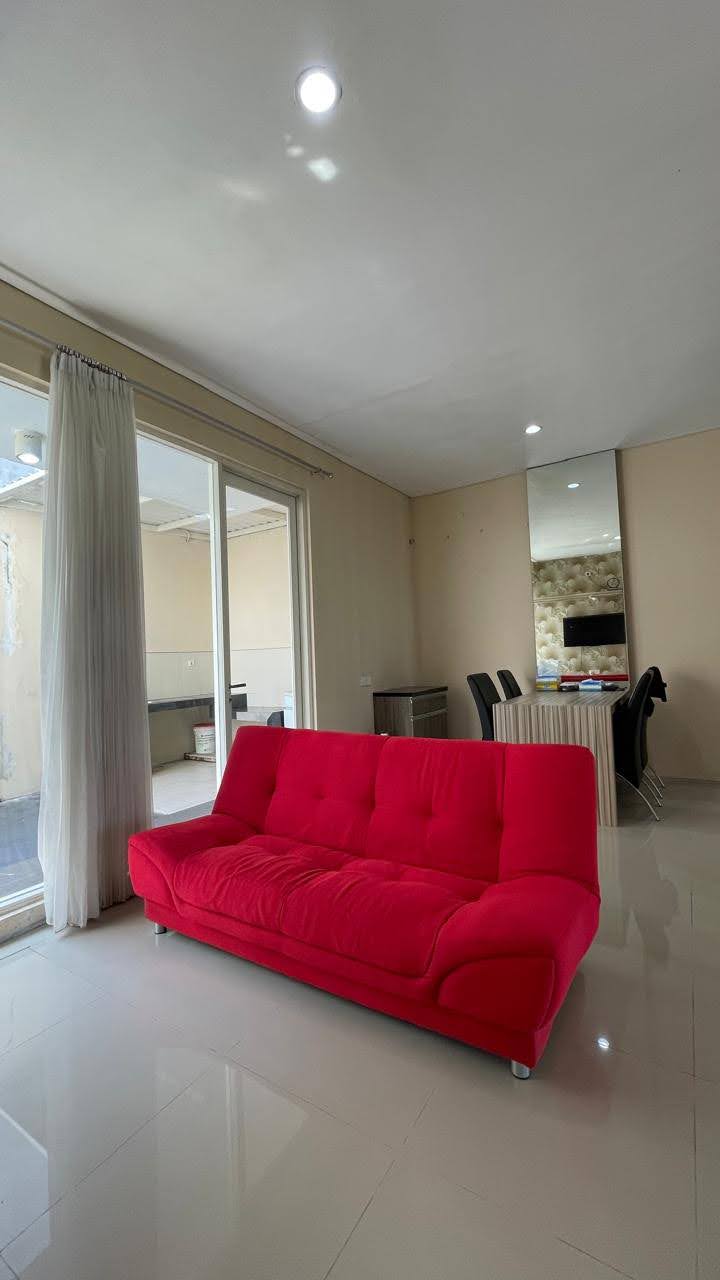 Disewakan Rumah Pelican Hill Citraland Surabaya furnish,