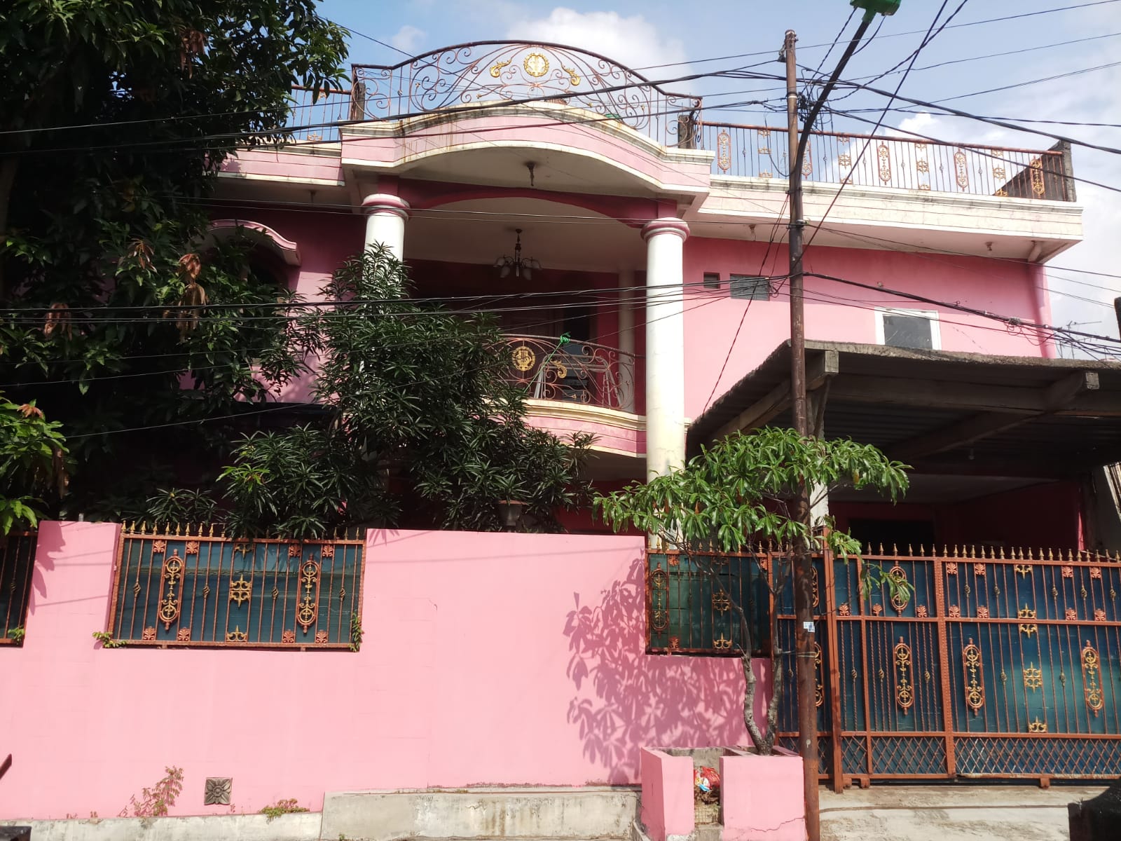 Jual rumah mewah komplek dengan Private Pool di Duren Sawit