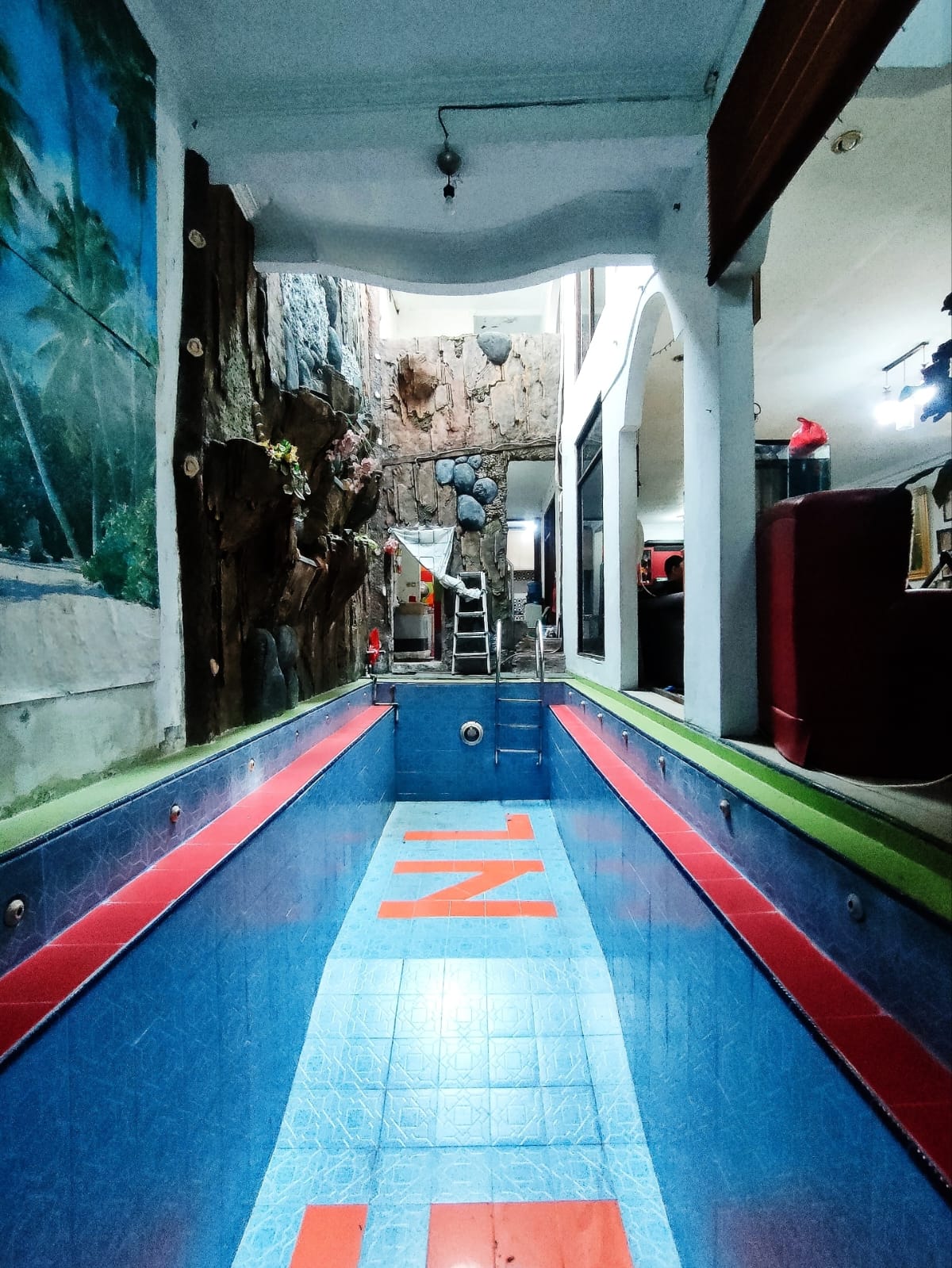 Jual rumah mewah komplek dengan Private Pool di Duren Sawit