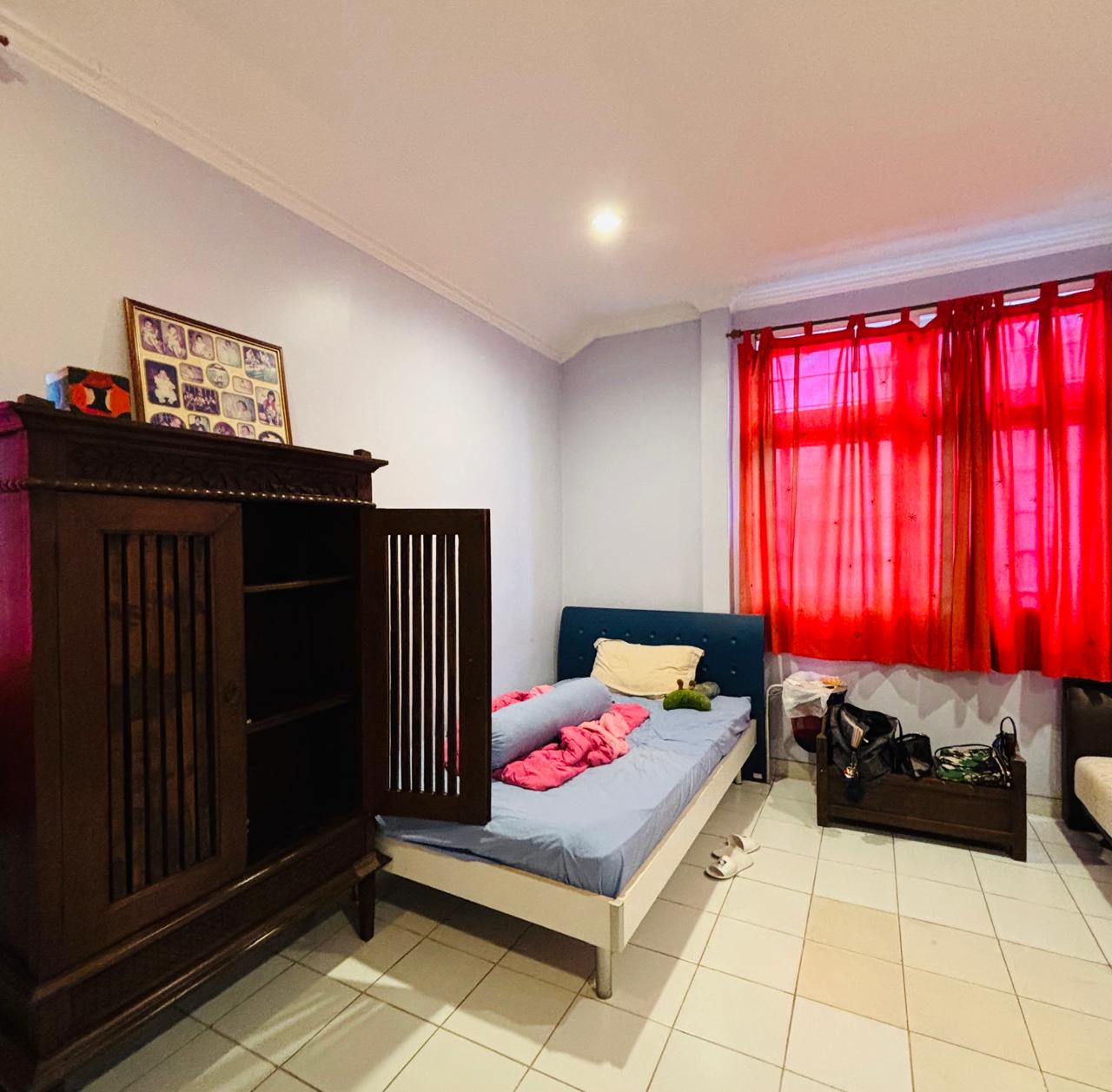 Sewa rumah luas dengan pool di Cilandak Barat ,Jakarta Selatan