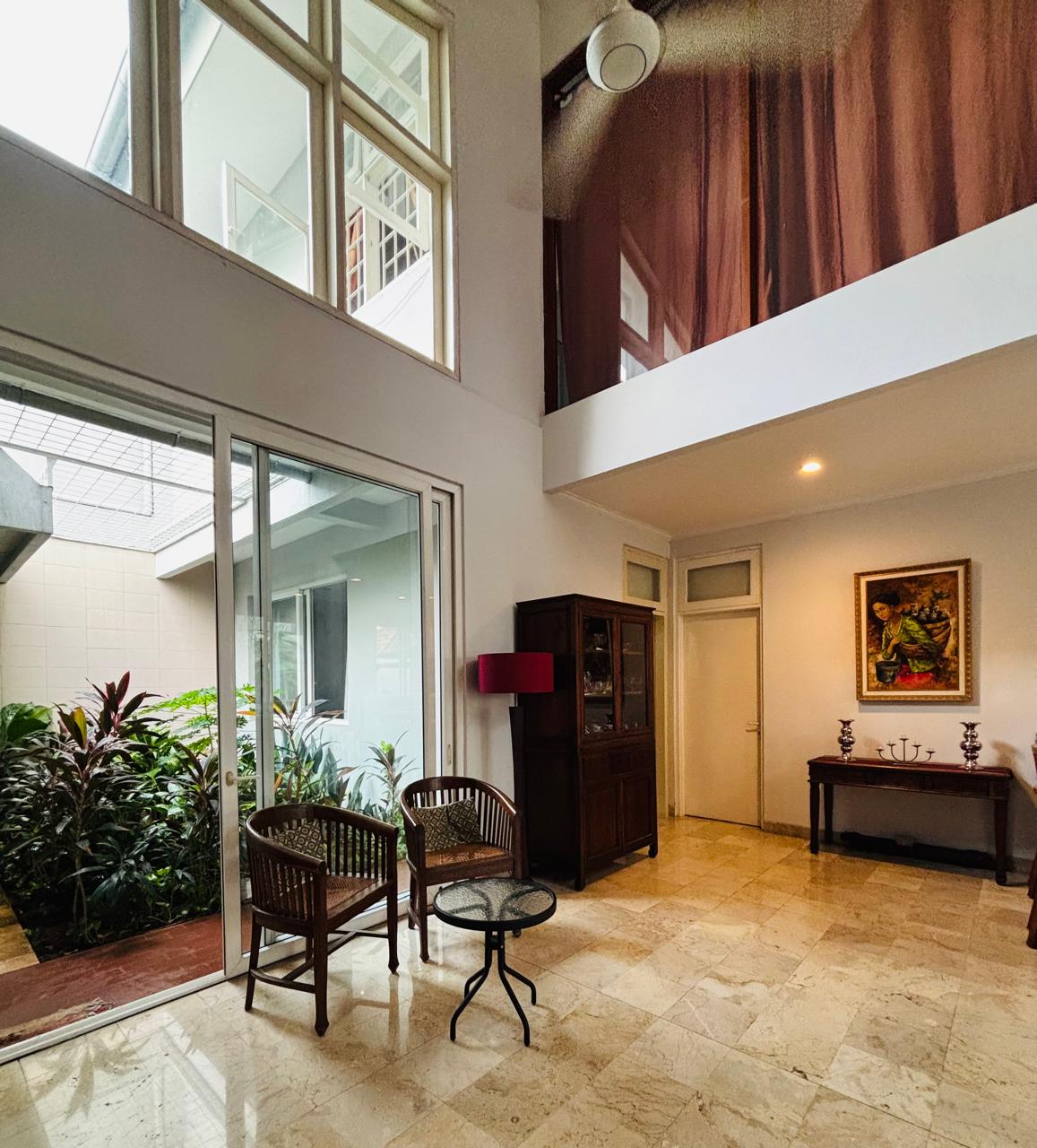 Sewa rumah luas dengan pool di Cilandak Barat ,Jakarta Selatan