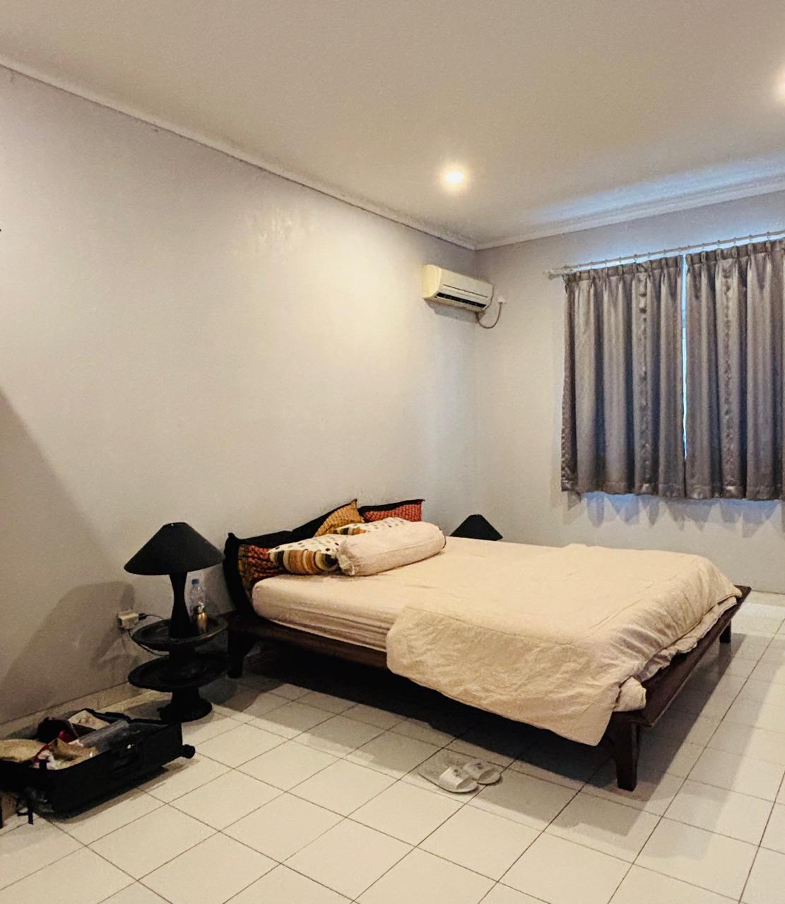 Sewa rumah luas dengan pool di Cilandak Barat ,Jakarta Selatan