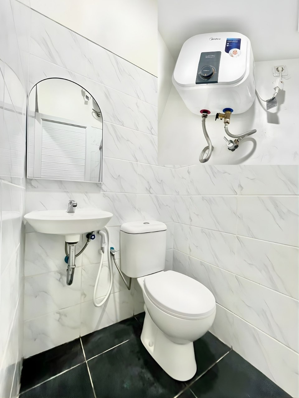 Dijual Rumah Kost di Jl. Hayam Wuruk, Maphar, Jakarta Barat