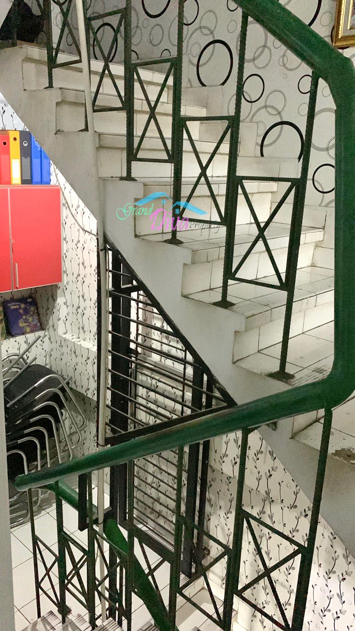 RUKO 3 SETENGAH LANTAI DI VILLA PEKAYON DEKAT GALAXY BEKASI