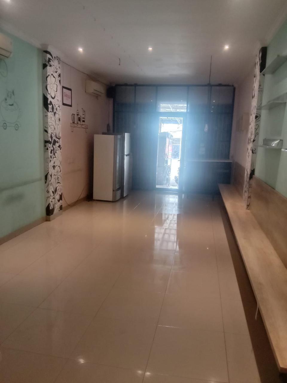 Jual/Sewa ruko komersial siap pakai di Tanjung Duren Utara 4