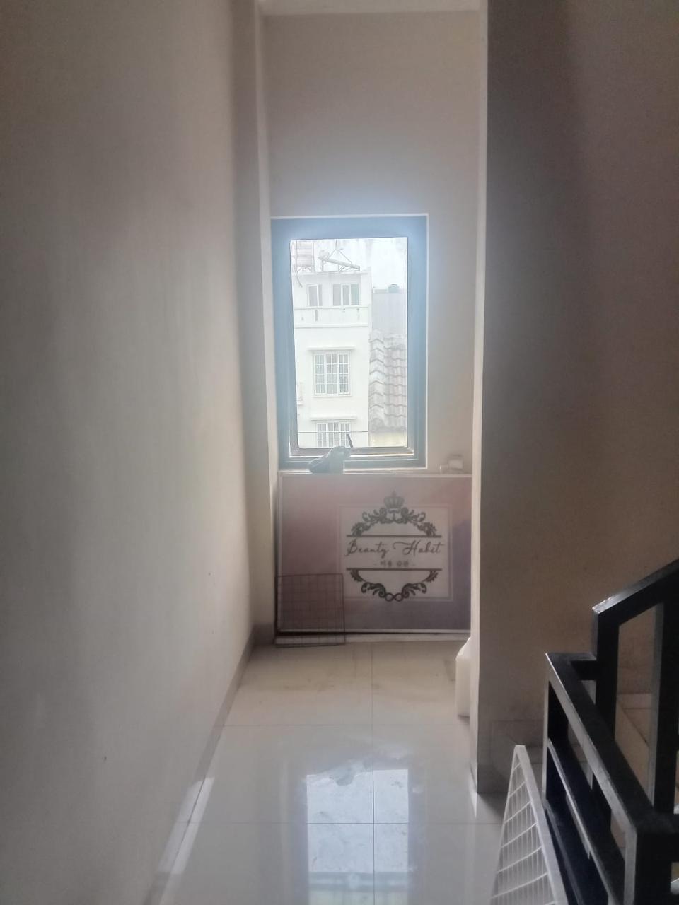 Jual/Sewa ruko komersial siap pakai di Tanjung Duren Utara 4