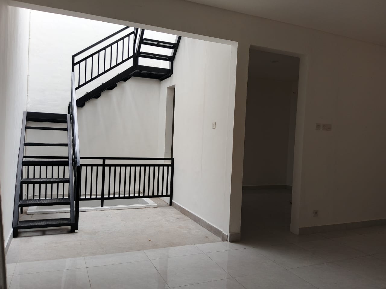 Jual rumah baru renov di Cipedak, Jagakarsa, Jakarta Selatan