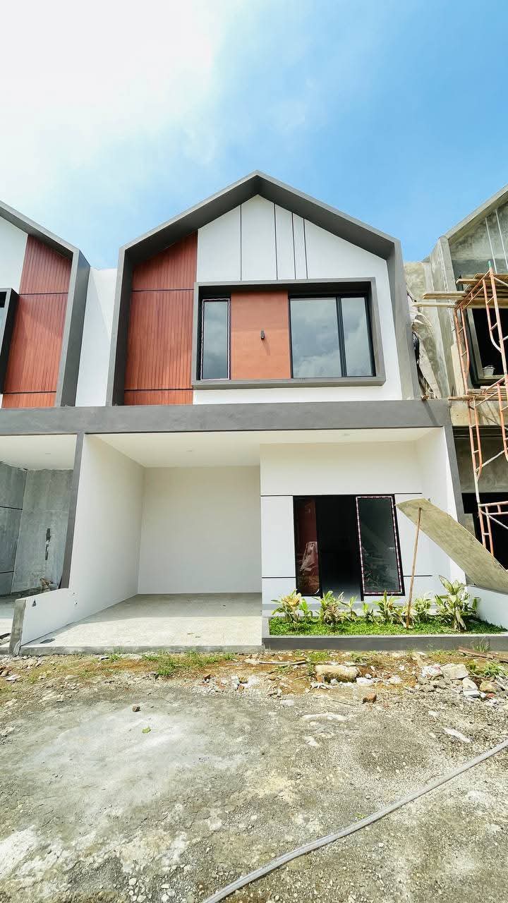 rumah ready 2 lantai dikawsan sm raja bajak 2H harga promo