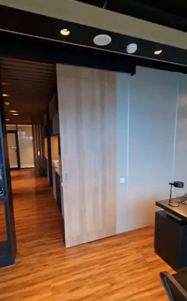 *Jual RUGI OFFICE TOWER CIPUTRA WORLD Lantai 22 Furnish Ciamik