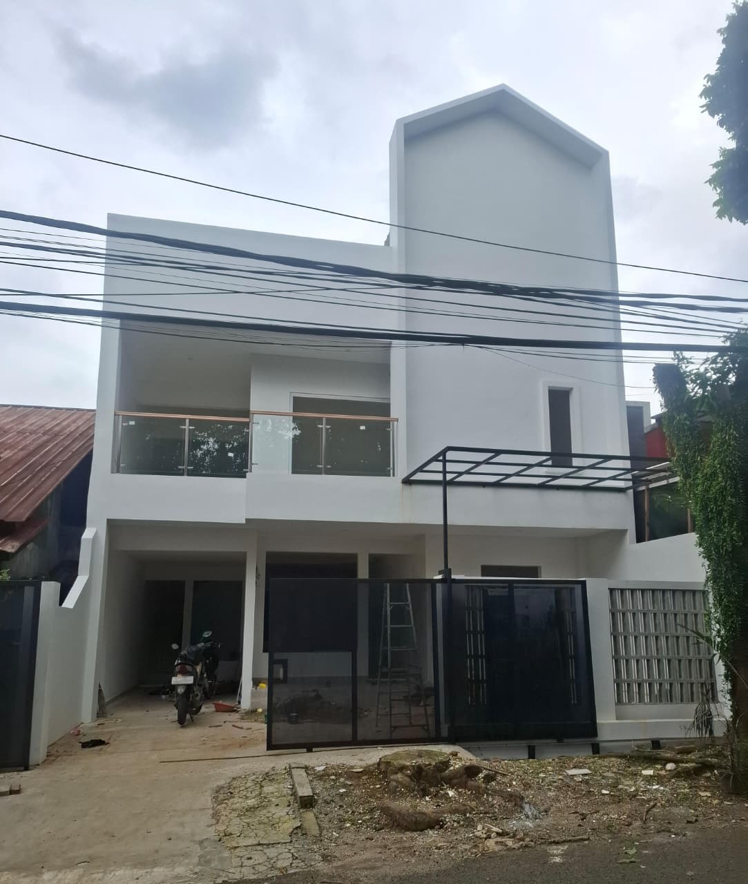 Jual rumah baru renov di Cipedak, Jagakarsa, Jakarta Selatan