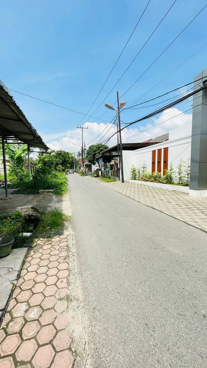 rumah 2 lantai dengan kavling luas kualitas mewah di sm raja