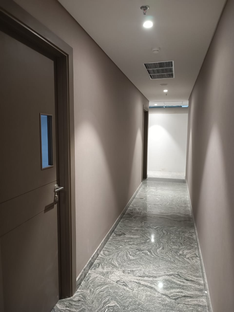 *Jual RUGI OFFICE TOWER CIPUTRA WORLD Lantai 22 Furnish Ciamik